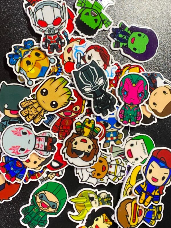 RANDOM 25 Heros Resin Pieces